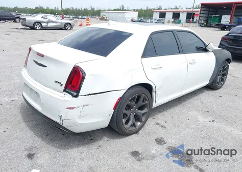 2021 Chrysler 300 z USA, uszkodzony, nr VIN 2C3CCABG0MH537039